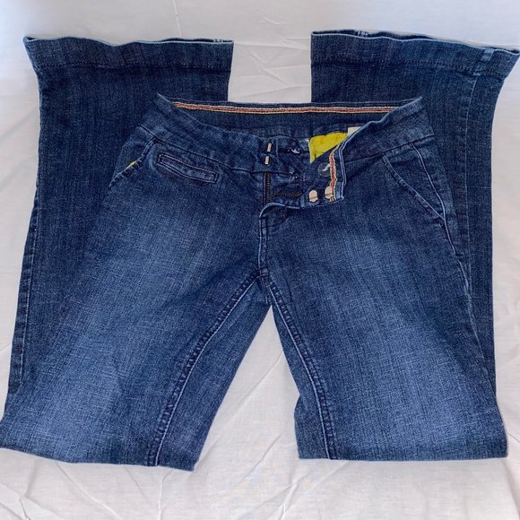 Flare bottom Jeans - Picture 3 of 4